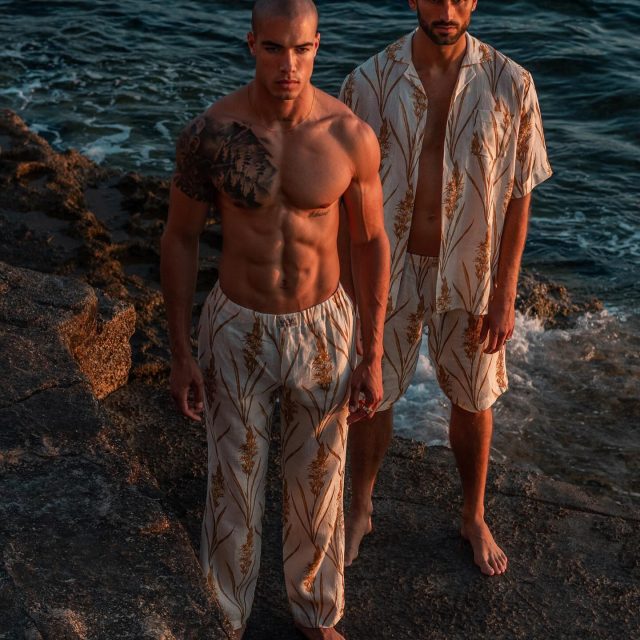 The models are wearing our linen Set “Royal Sunset”🌅